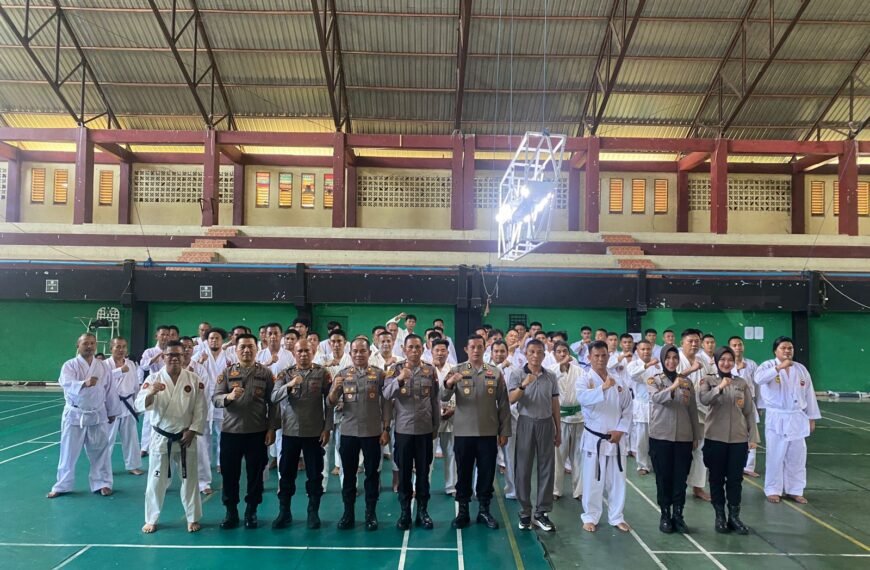 Syarat Kenaikan Pangkat 204 Pesonil Polri Se Luwu raya dan Brimob Yon D mengikuti Ujian Bela Diri Polri di GOR Lagaligo Palopo