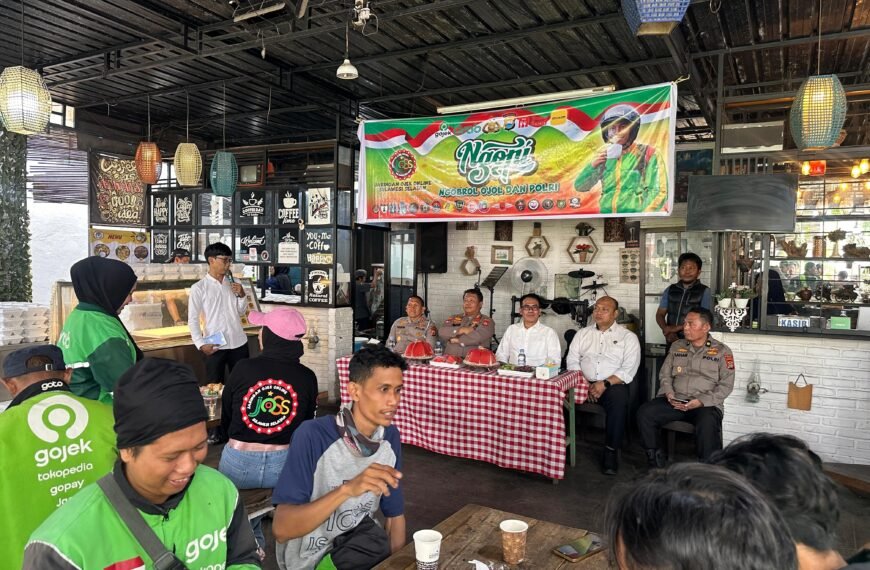 Dirbinmas Sosialisasi Aplikasi “Mabbulo Sibatang” Didepan Komunitas Ojol