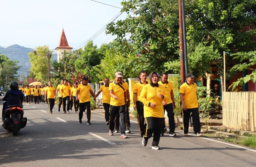 Personel Polres Palopo Gelar Jogging Pagi Bersama untuk Jaga Kebugaran dan Kekompakan