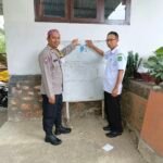 Bhabinkamtibmas Polres Palopo Sosialisasi Door To Door Aplikasi LAPOR KAMTIBMAS “MABBULO SIBATANG”