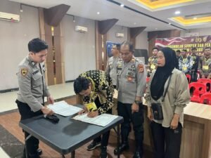 PENANDATANGANAN PAKTA INTEGRITAS DAN PENGAMBILAN SUMPAH PENERIMAAN BINTARA&hellip;