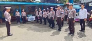 H8, Ops Zebra Polres Palopo Berikan Stiker Himbauan&hellip;