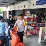 Preventif Melalui Operasi Kasih Sayang, Kapolsek Wara Utara Sasar Siswa Sekolah