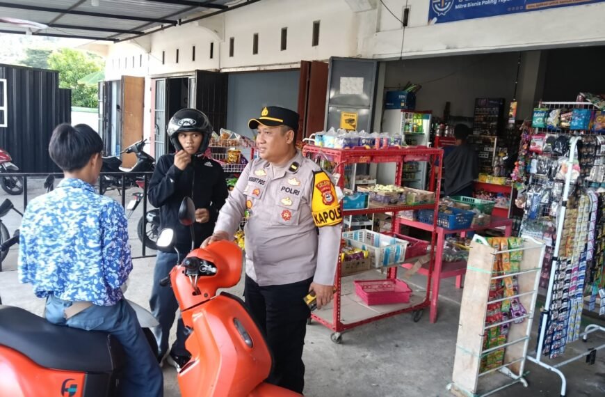 Preventif Melalui Operasi Kasih Sayang, Kapolsek Wara Utara Sasar Siswa Sekolah