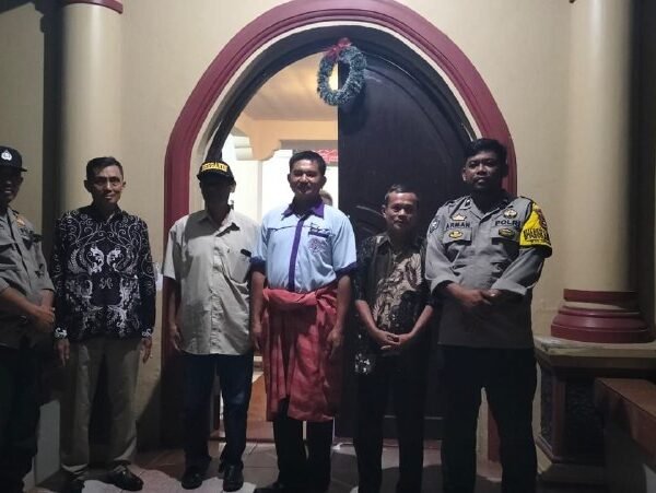 Polres Palopo Kerahkan Bhabinkamtibmas Amankan Gereja Jelang Perayaan&hellip;