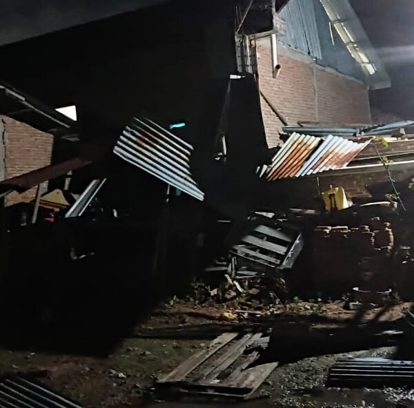 Bhabinkamtibmas Kelurahan Takkalala Sigap Bantu Warganya Karena Rumah&hellip;
