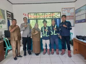 Cegah Banjir di Musim Penghujan, Bhabinakmtibmas Songka Koordinasi&hellip;