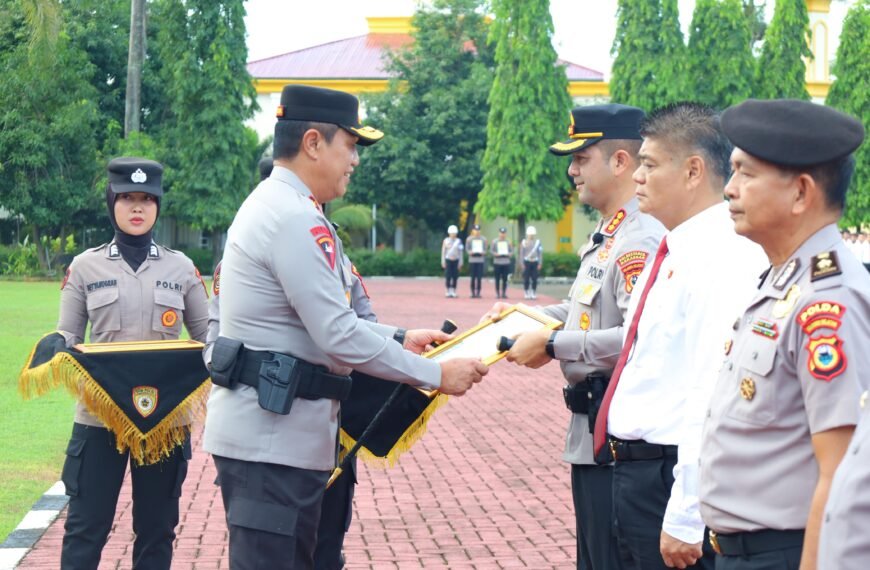 Kapolda Sulsel Pimpin Upacara Pemberian Penghargaan dan PTDH Personel Polda Sulsel, Tegakkan Reward and Punishment