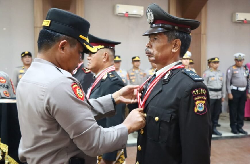 6 Personil Polres Palopo Purna Bakti, Upacara di&hellip;