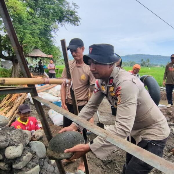 Brimob Batalyon C Pelopor Turun Bantu Pembangunan Jembatan&hellip;
