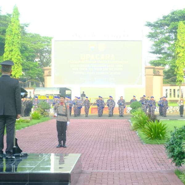 Wakapolda Sulsel Pimpin Upacara Penganugerahan Satyalancana Pengabdian Personel&hellip;