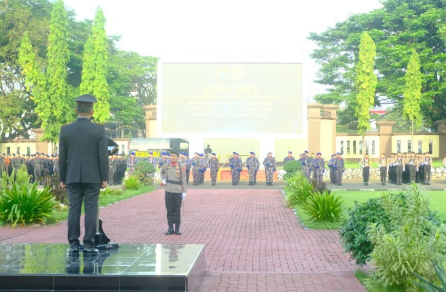 Wakapolda Sulsel Pimpin Upacara Penganugerahan Satyalancana Pengabdian Personel Polda Sulsel