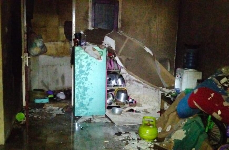 Polsek Warsel olah TKP Kebakaran di Perumahan Harmoni Blok K B1 dan B2 Palopo