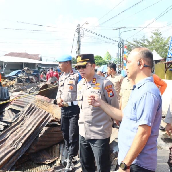 Kapolres Palopo Cek Lokasi Kebakaran yang hanguskan 20…
