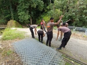 Brimob Polda Sulsel Bangun Jembatan Darurat di Kab.&hellip;