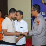 Biddokkes Polda Sulsel Serahkan 7 Jenazah Korban Pesawat ATR 42-500 kepada Keluarga