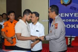 Biddokkes Polda Sulsel Serahkan 7 Jenazah Korban Pesawat&hellip;