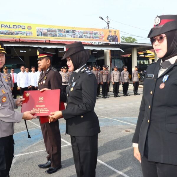 Penganugerahan Tanda Kehormatan Satyalancana Pengabdian XXXII Tahun, XXIV&hellip;