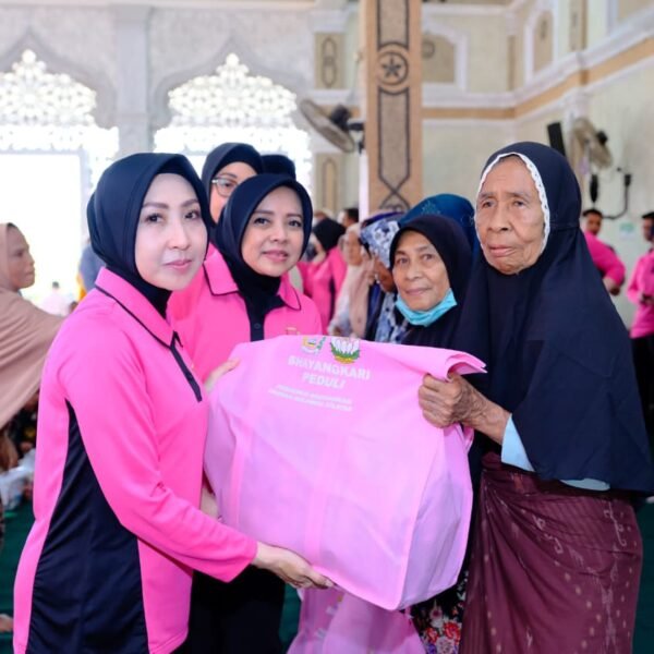 Bhayangkari Sulsel Salurkan Bantuan Kemanusiaan bagi Korban Bencana…