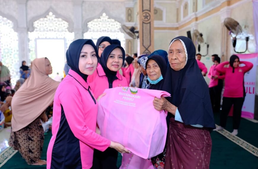 Bhayangkari Sulsel Salurkan Bantuan Kemanusiaan bagi Korban Bencana&hellip;