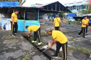 Jumat Bersih, Polres Palopo Bersama Instansi Terkait Bersihkan&hellip;