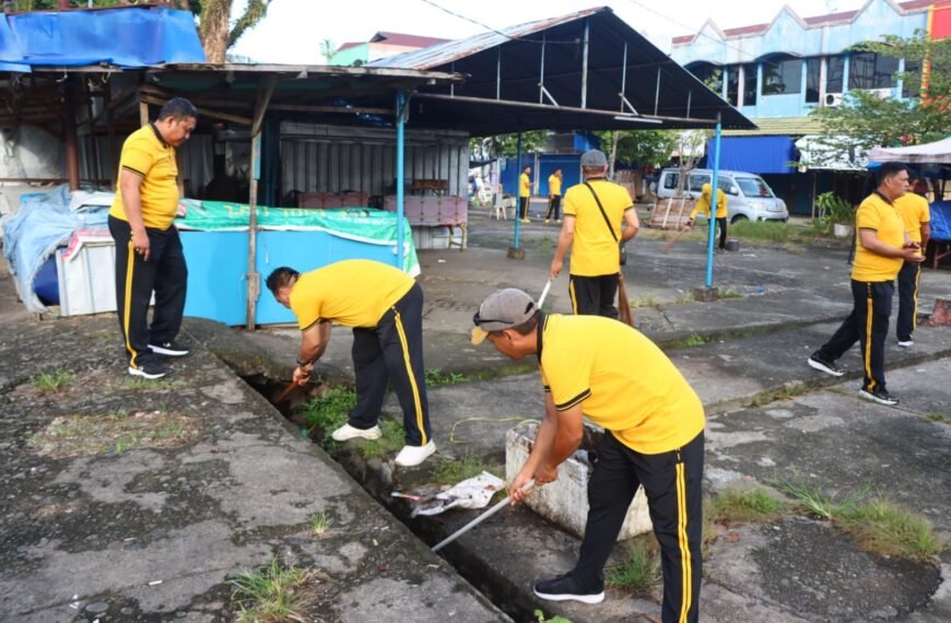 Jumat Bersih, Polres Palopo Bersama Instansi Terkait Bersihkan&hellip;