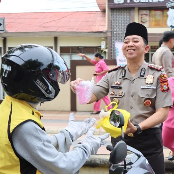 Di Bulan Suci Ramadhan, Kapolres Palopo didampingi Istri&hellip;