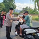 Penuh Senyum Ikhlas, Polsek Jajaran Polres Palopo Berbagi Takjil