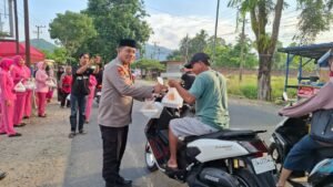 Penuh Senyum Ikhlas, Polsek Jajaran Polres Palopo Berbagi&hellip;