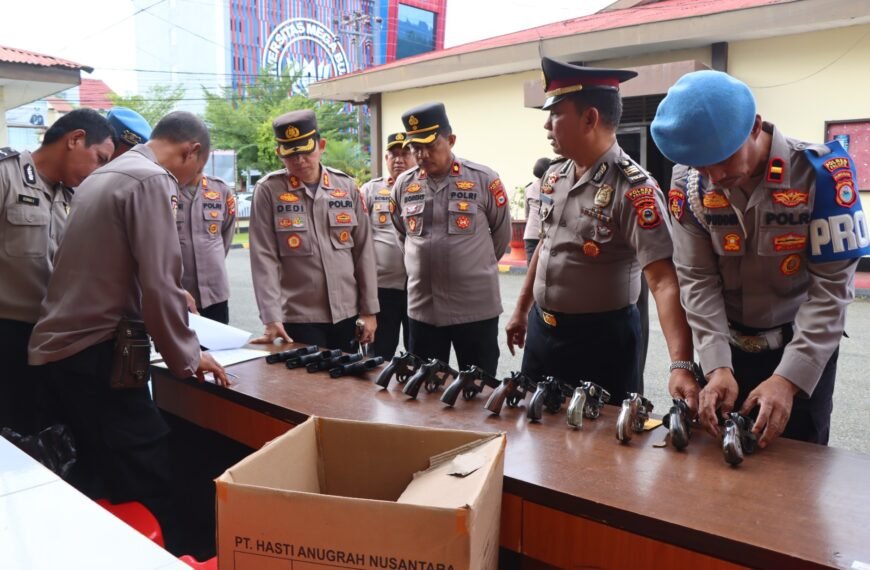 Pengawasan Bertugas, Kapolres Palopo Riksa Senpi Personil Polres Palopo