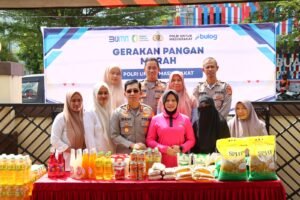 Polres Palopo Gelar Pasar Murah Bersama Bulog, Bantu&hellip;